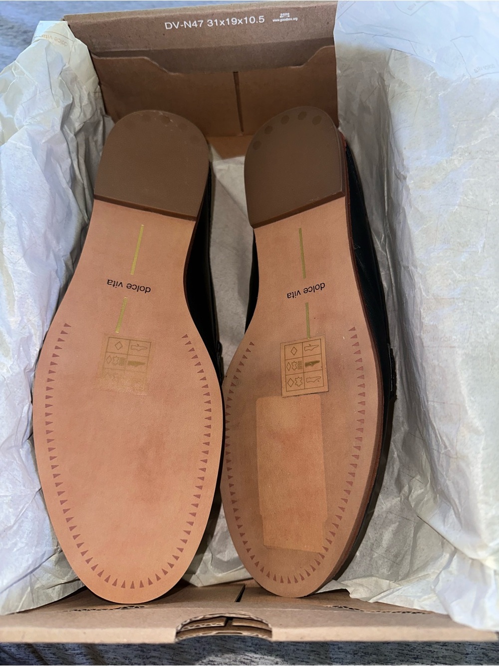 Dolce Vita || NIB || Reign Black Leather Loafers w/ Gold Chain Accent - Picture 5 of 6